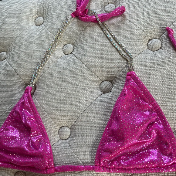 Peach Buns Competition Bikini - Picture 4 of 6